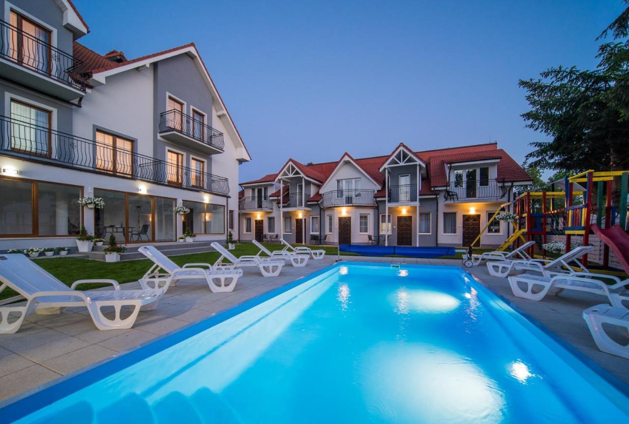 Rewit Dom Goscinny Z Podgrzewanym Basenem Rewal Exterior foto